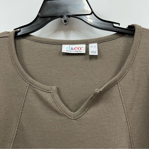 Waffle knit xl split v-neck swing top - Picture 5 of 12